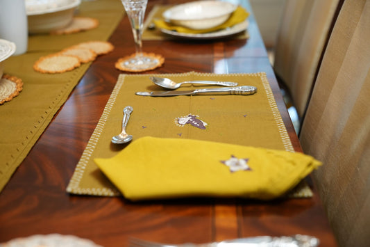 Floral Flutter 'Embroidered' Table Linen Set