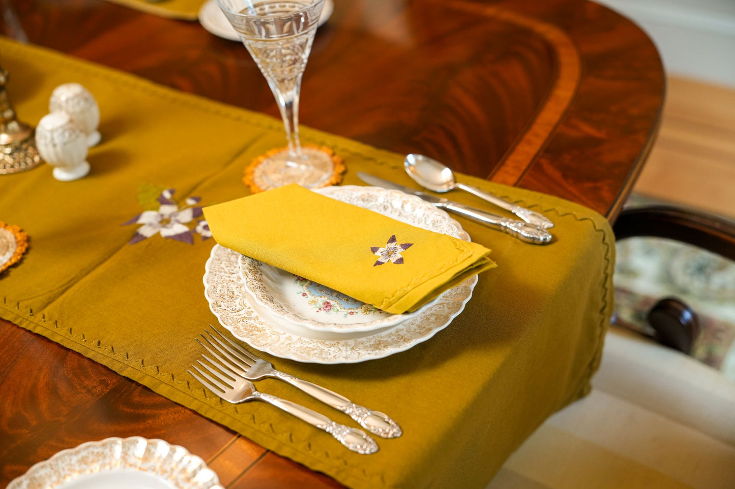 Floral Flutter 'Embroidered' Table Linen Set